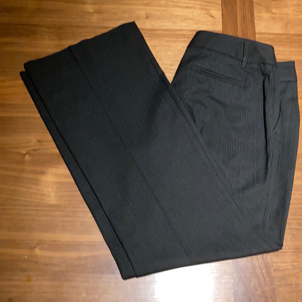 Black striped leg-lengthening wide-leg Loft pants